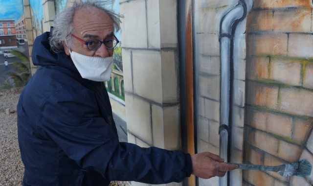 Negozi, parchi, chiese: tra le vie di Bari sulle tracce del "pittore di strada" Angelo Guaragno